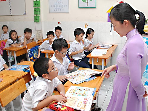 Không đưa thêm các tài liệu mới thay sách giáo khoa Tiếng Anh